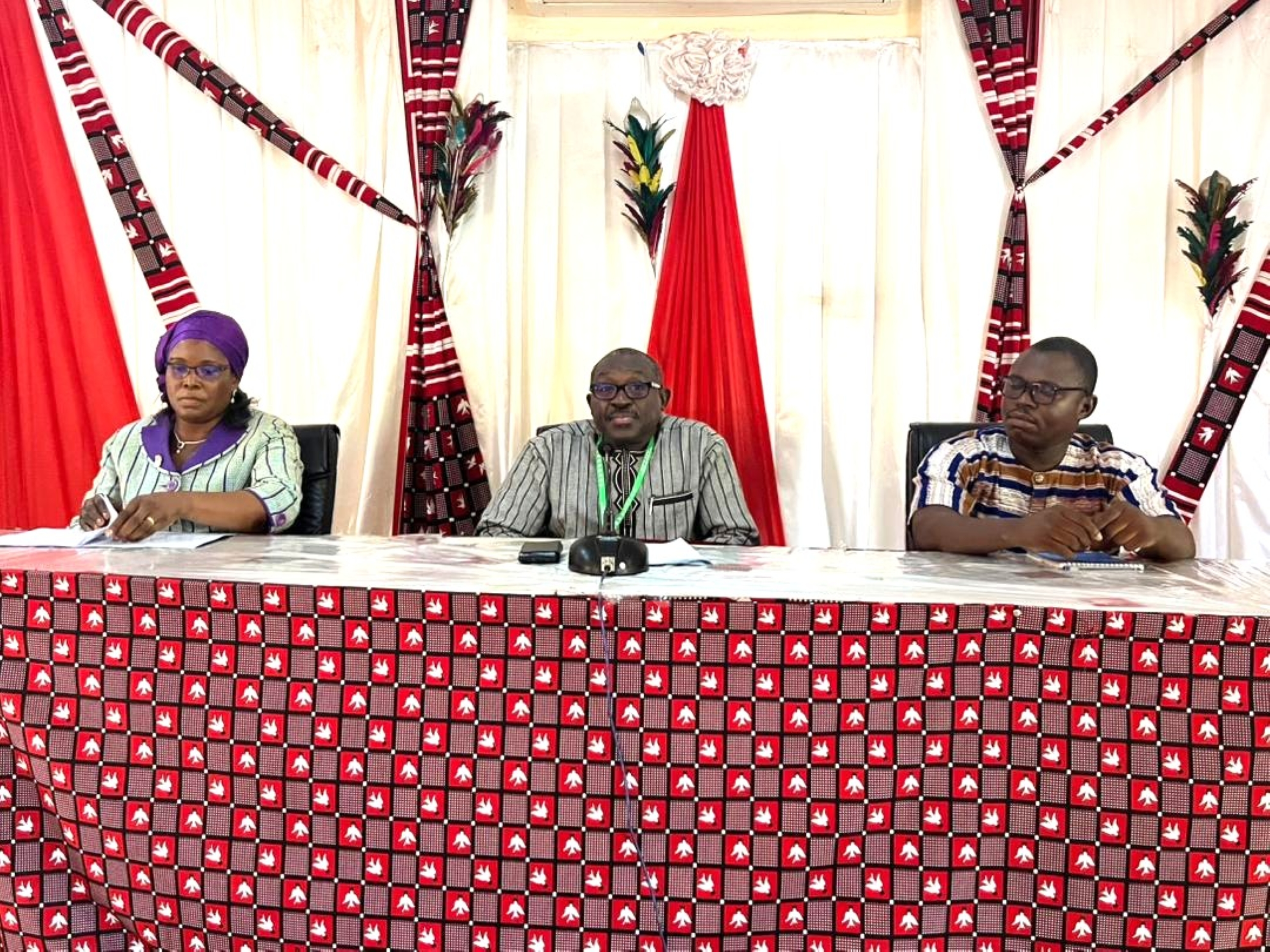 Le presidium de la ceremonie